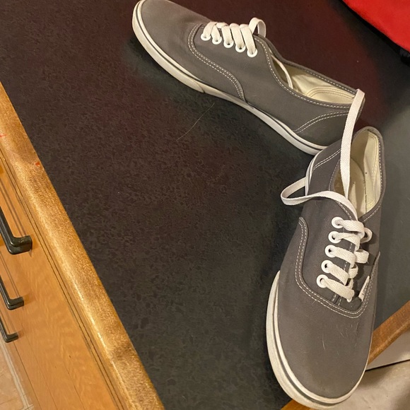 Vans - Picture 2 of 6